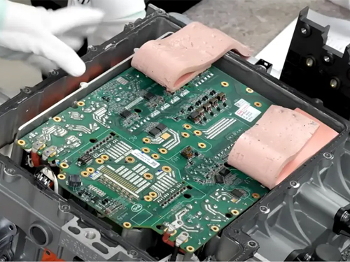 性能与可靠性的关键：诺丰NF150-150导热硅胶垫片在车载逆变器中的核心应用